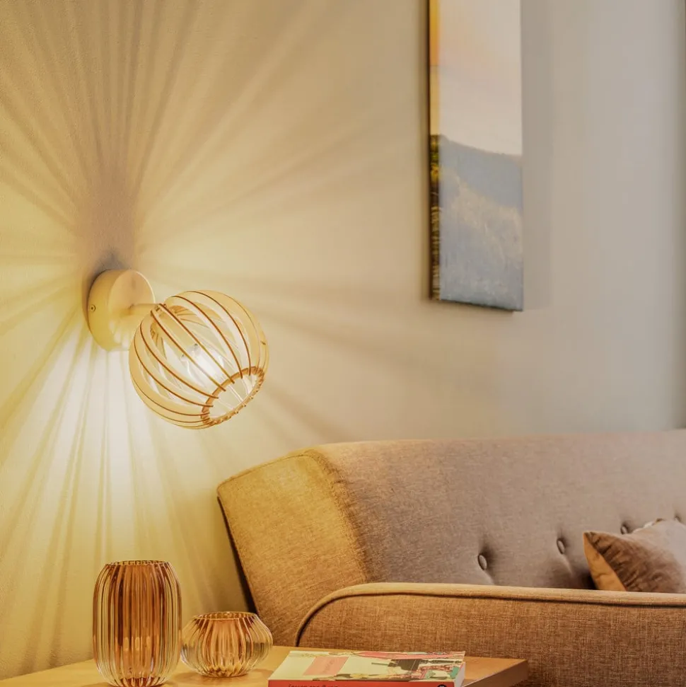 Wandlamp Paz wit met houten lamellen en bolvormige kap