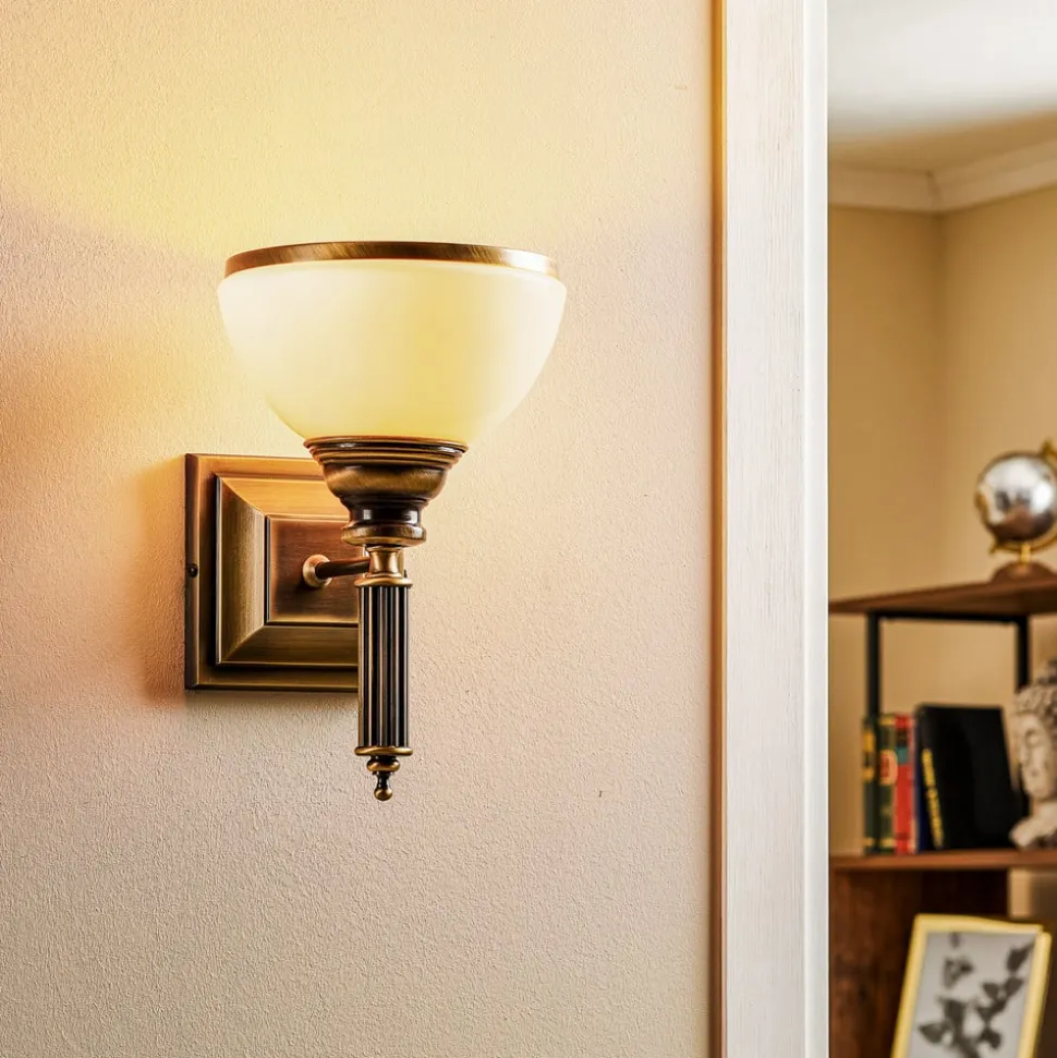 Wandlamp Petro, antiek met glazen kap