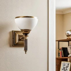 Wandlamp Petro, antiek met glazen kap