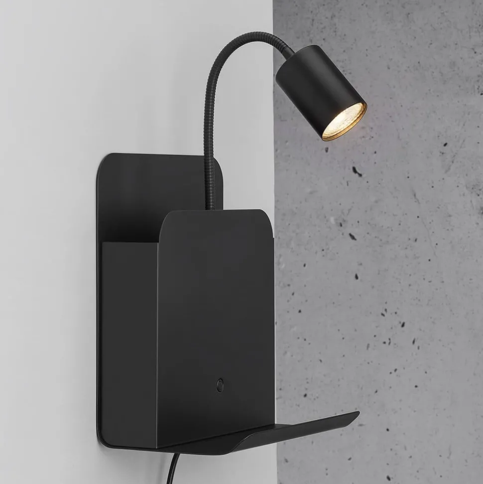 Wandlamp Roomi met legbord en USB, zwart