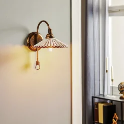 Wandlamp Rosina, brons met roze keramische kap