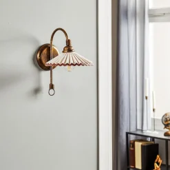 Wandlamp Rosina, brons met roze keramische kap