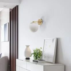 Wandlamp Sala met bolglas, 1-lamp