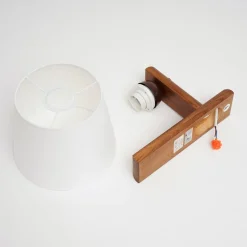 Wandlamp Sweden met houten frame, notenhout eiken