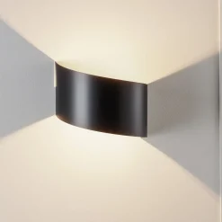 Wandlamp Vero van gelakt staal, zwart