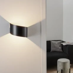 Wandlamp Vero van gelakt staal, zwart