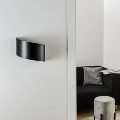 Wandlamp Vero van gelakt staal, zwart