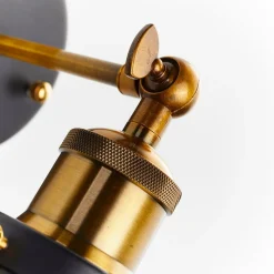 Wandlamp Viktor in industrieel ontwerp