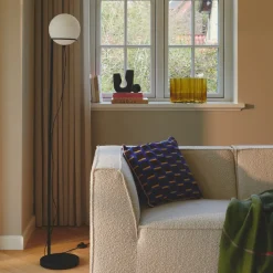 Wilson vloerlamp, metaal, zwart, glazen bolkap