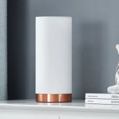 Witte tafellamp Ronja met koperkleurige voet